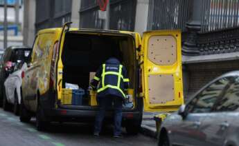 Una furgoneta de Correos. Foto: Europa Press.