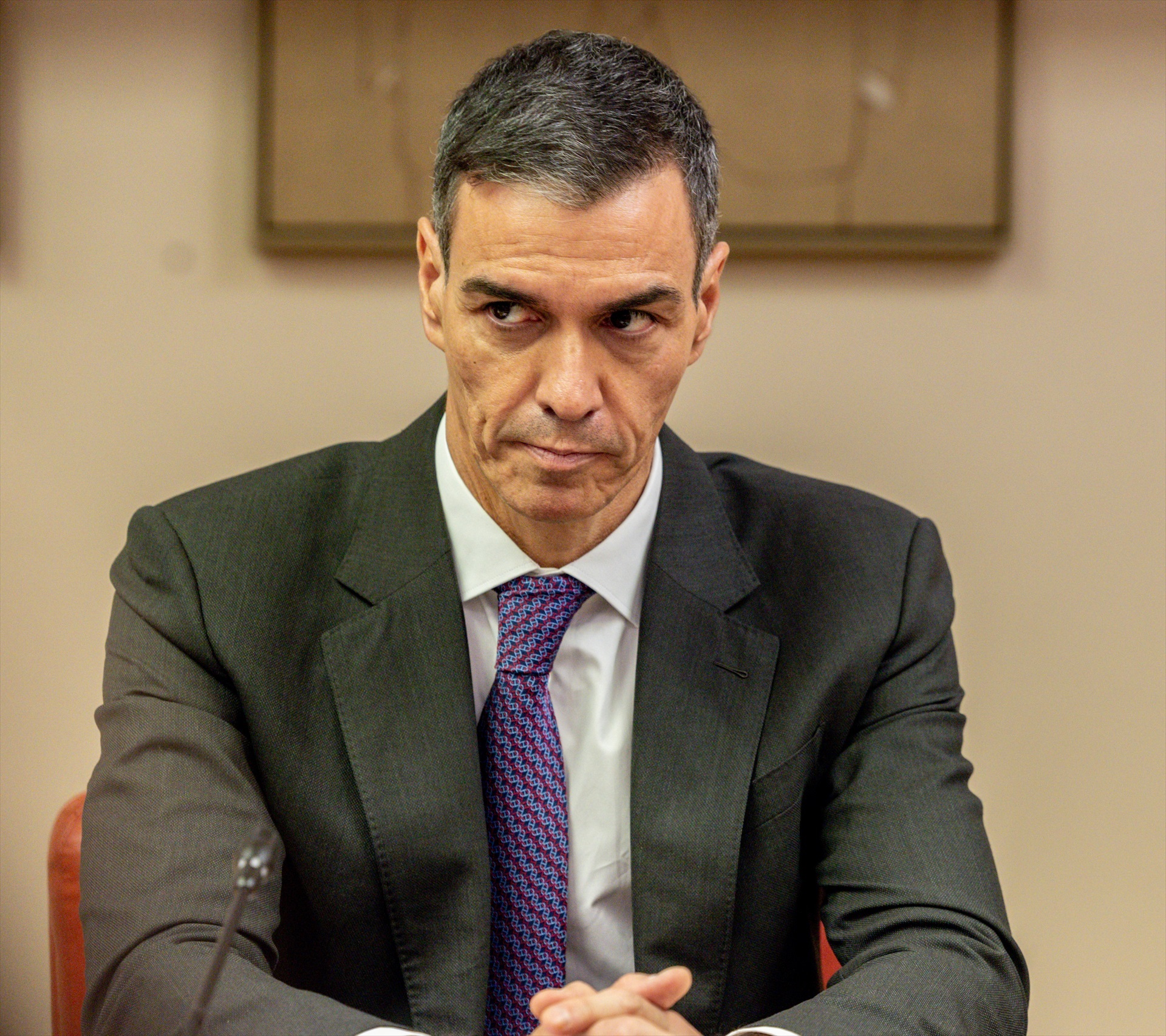 (Foto de ARCHIVO) El presidente del Gobierno, Pedro Sánchez, asiste a la presentación de la serie de ficción 'Anatomía de un instante', en el Congreso de los Diputados, a 20 de noviembre de 2025, Madrid (España). La serie 'Anatomía de un instante', producida por Movistar Plus+, dirigida por Alberto Rodríguez y basada en la novela de Javier Cercas, narra el golpe de Estado en España del 23 de febrero de 1981. Ricardo Rubio / Europa Press 20 NOVIEMBRE 2025;PRESENTACIÓN SERIE DE TELEVISIÓN 20/11/2025