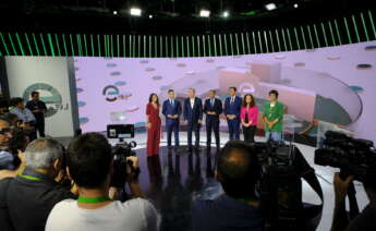 Los candidatos a la Presidencia de la Junta posan ante los medios gráficos en los minutos previos al debate de Canal Sur.