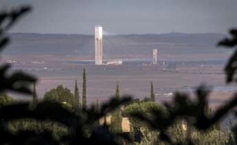 Una de las torres de Abengoa, en una imagen de archivo. | EFE