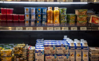 Productos lácteos en un supermercado. EFE/Ismael Herrero