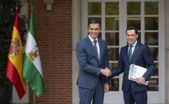 El presidente del Gobierno, Pedro Sánchez, recibe al presidente de la Junta de Andalucía, Juan Manuel Moreno Bonilla, en el Complejo de La Moncloa, a 20 de septiembre de 2024.