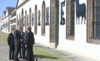 Instalaciones de la bodega 'El Tiro', de Grupo Osborne, en el Puerto de Santa María (Cádiz).
