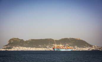 Un buque de Maersk, proveniente del Canal de Suez, llegando al Puerto de Algeciras.