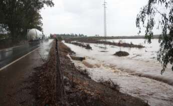 Arroyo El Saladillo, en Sevilla, que amenazaba con desbordarse el 31 de octubre.