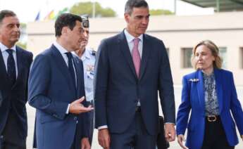 El presidente del Gobierno, Pedro Sánchez, y el presidente de la Junta de Andalucía, Juanma Moreno, en Moguer (Huelva), el pasado 1 de octubre.