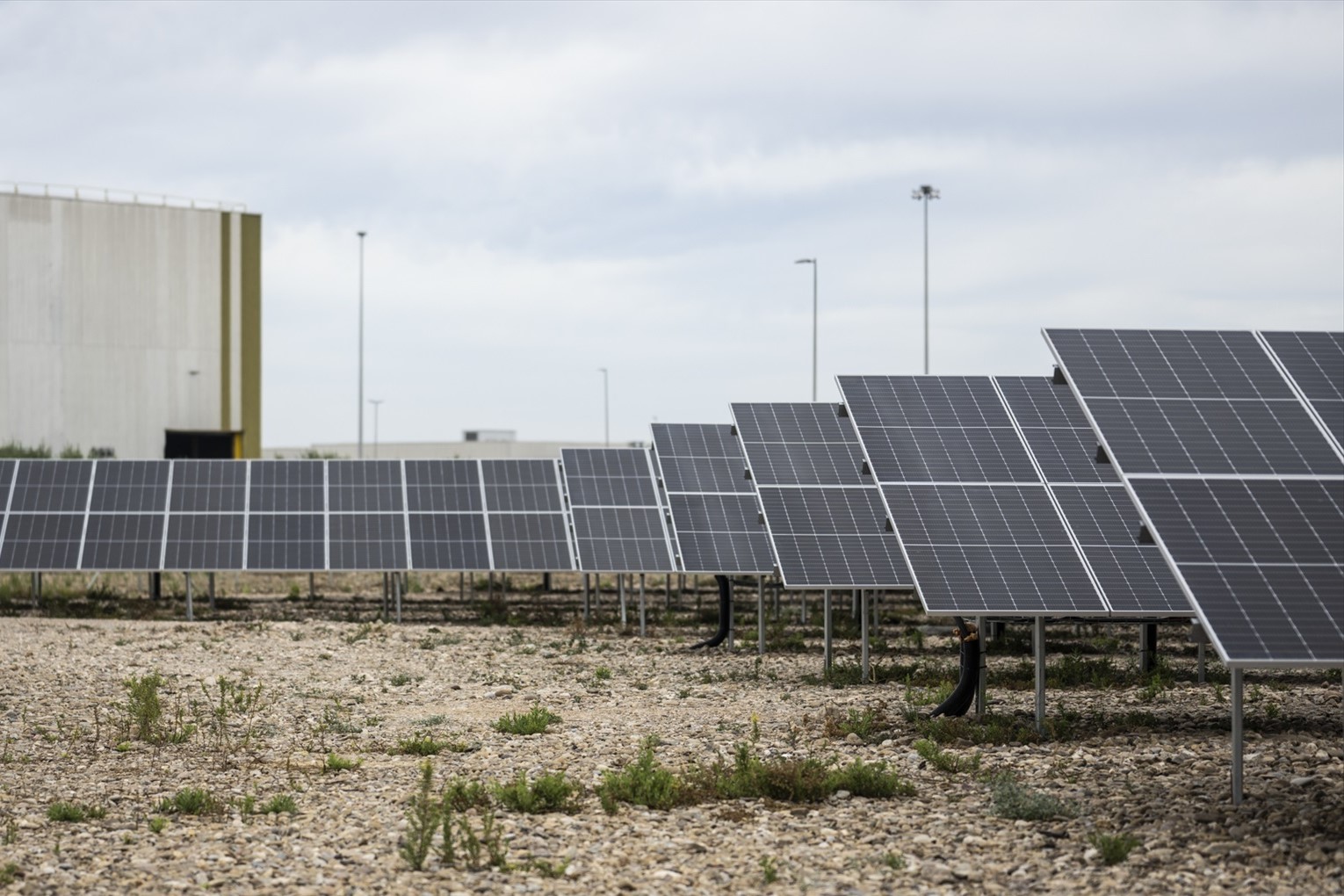 Placas solares en una planta empresarial. Marcos Cebrián / Europa Press