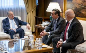 El CEO de Acerinox, Bernardo Velázquez, conversa con el ministro de Industria y Turismo, Jordi Hereu.
