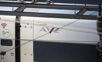Un tren en la estación de trenes Puerta de Atocha-Almudena Grandes