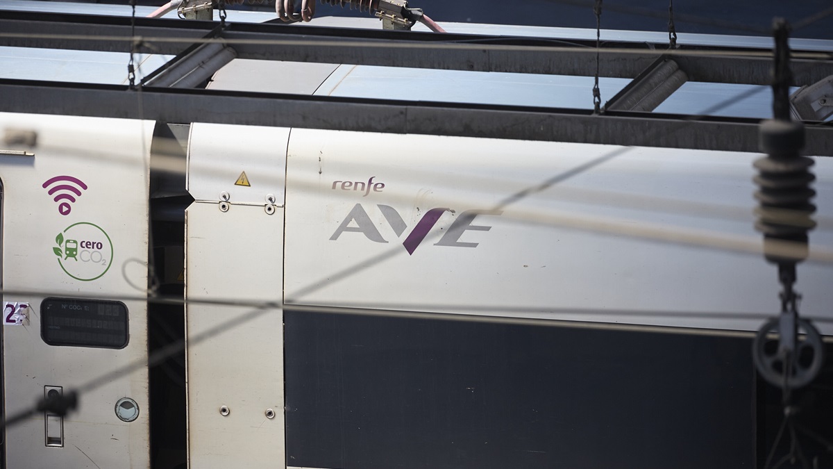 Un tren en la estación de trenes Puerta de Atocha-Almudena Grandes