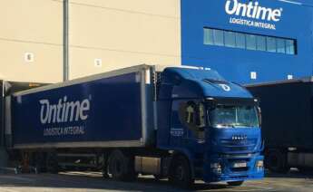 Camión saliendo de las instalaciones de Ontime