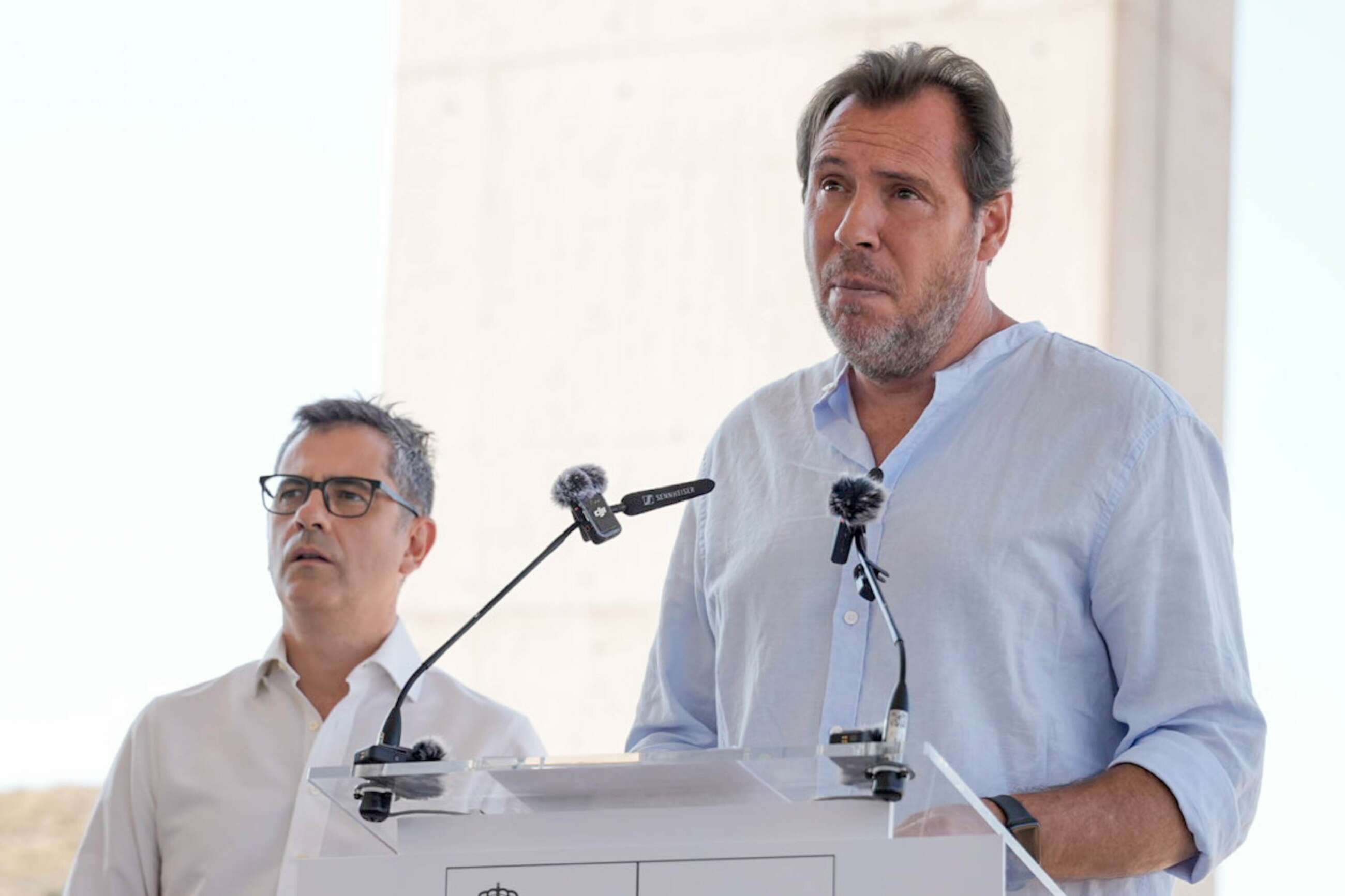 El ministro de Transportes y Movilidad Sostenible, Óscar Puente, junto al ministro de la Presidencia, Justicia y Relaciones con las Cortes, Félix Bolaños, durante la visita a las obras del Viaducto de los Feos, parte del Corredor Mediterráneo.