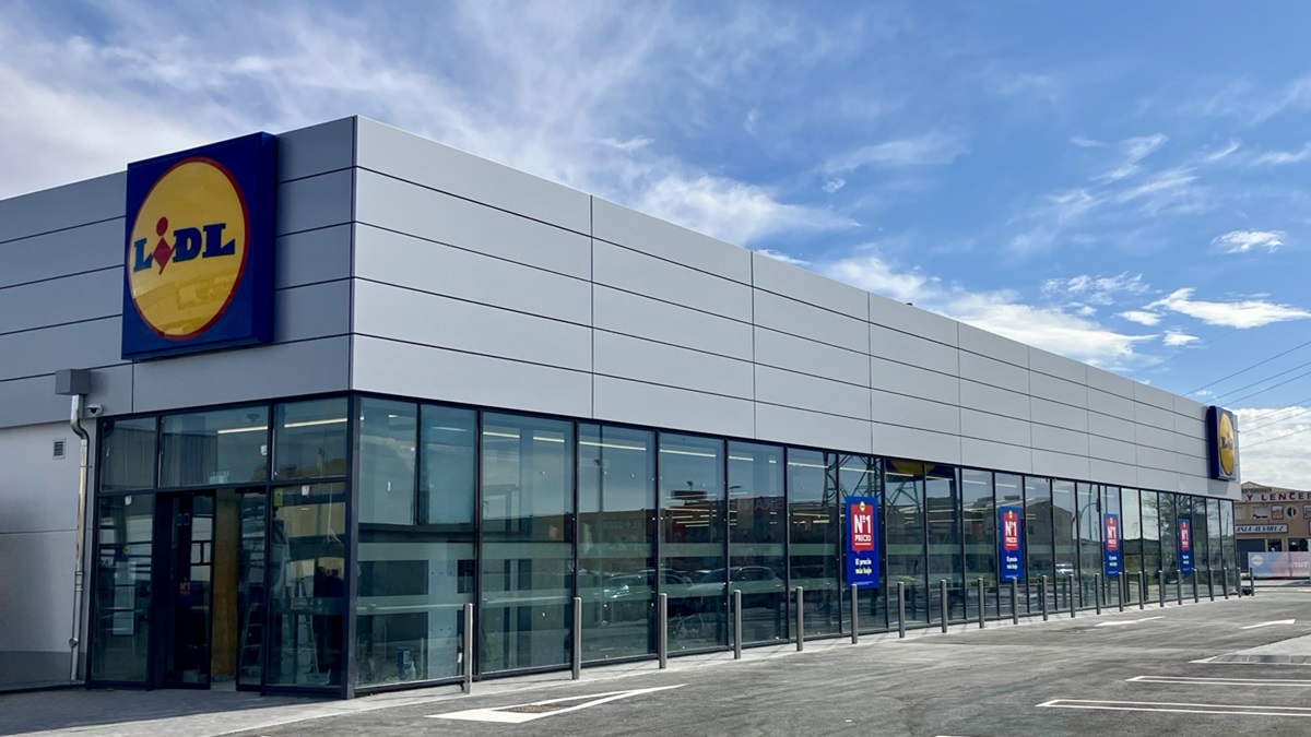 Lidl invierte más de 4 M€ para modernizar su tienda en Atarfe