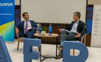 Juan Román, director de Andalucía Aeroespace, y Álvaro Macarro, director del área de aviación sostenible de Moeve.