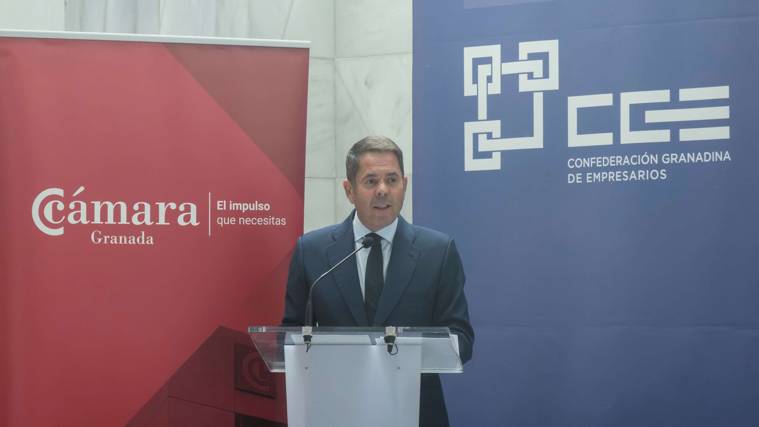 Gerardo Cuerva, presidente de la Confederación Granadina de Empresarios y de la Cámara de Comercio de Granada, durante un desayuno empresarial.