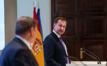 El comisario europeo de Agricultura y Alimentación, Christophe Hansen, junto al ministro de Agricultura, Pesca y Alimentación, Luis Planas.