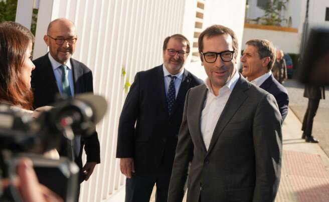 El ministro de Economía, Comercio y Empresa, Carlos Cuerpo, a su llegada a un acto en Carmona (Sevilla).