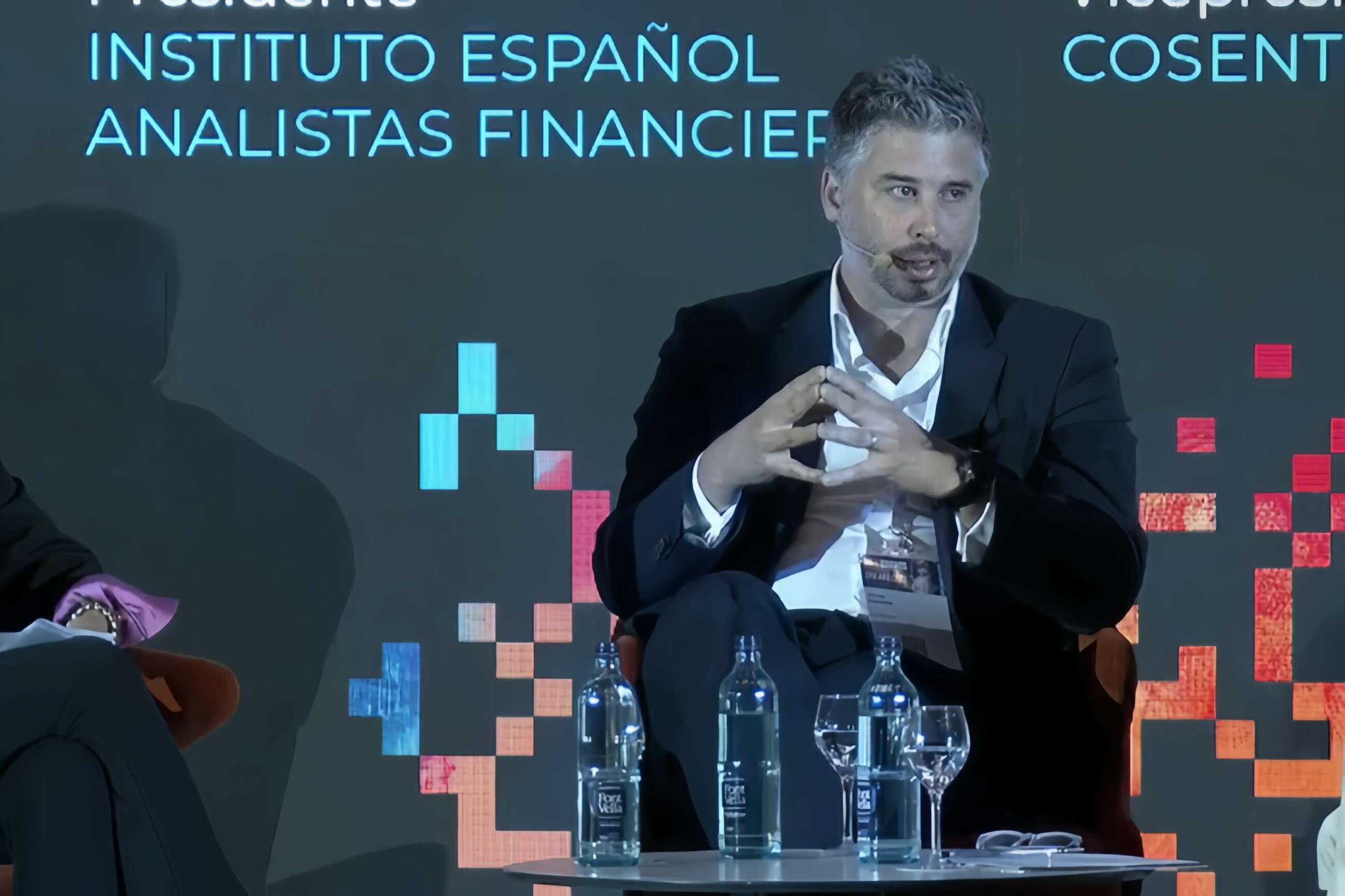 Julian Edwards, director financiero de Cosentino, durante su intervención en el Congreso de la APD para directores financieros empresariales.