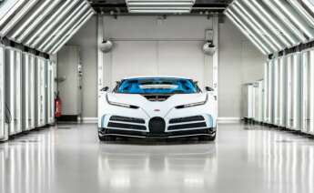 La última unidad fabricada del Bugatti Centodieci, en la sala de inspección final de la fábrica de Molsheim.