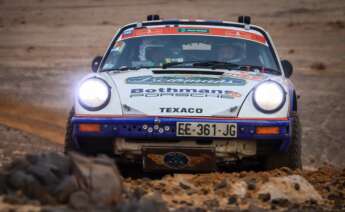 Porsche 911 de Philippe Laury y Jean-Joseph Bachelier, réplica del modelo ganador del Dakar en 1984.
