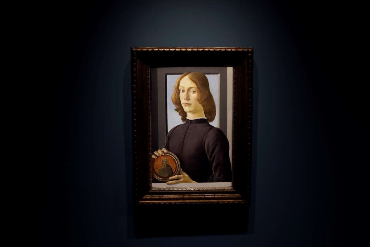 El retrato de Sando Botticelli que subastará Sotheby's tendrá un precio de salida de 80 millones de dólares. Foto Peter Foley EPA EFE