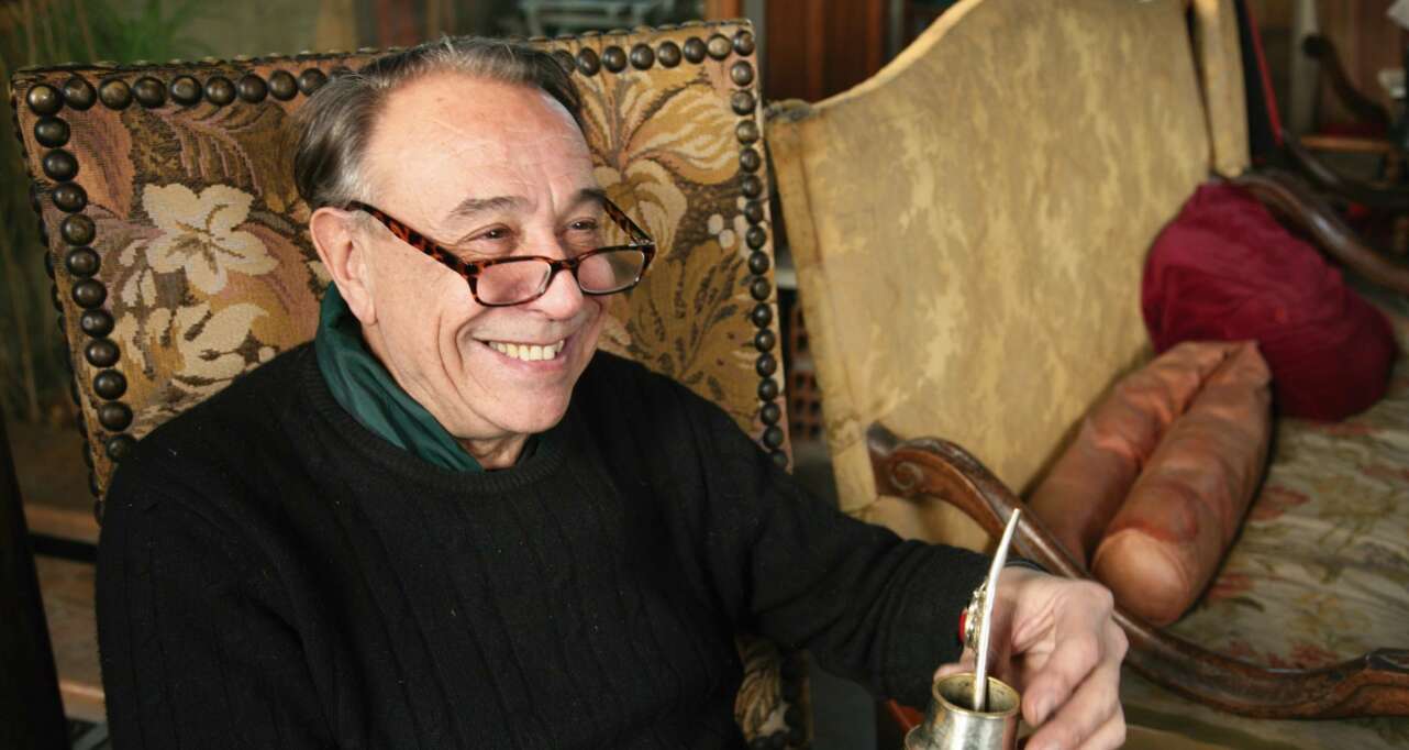 Julio Pérez en su casa de Buenos Aires. Foto Manena Munar.