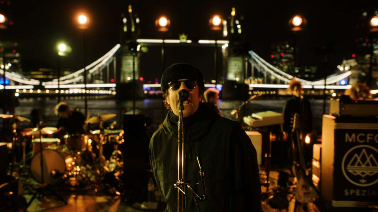 Liam Gallagher en el ensayo de su presentación en el Támesis