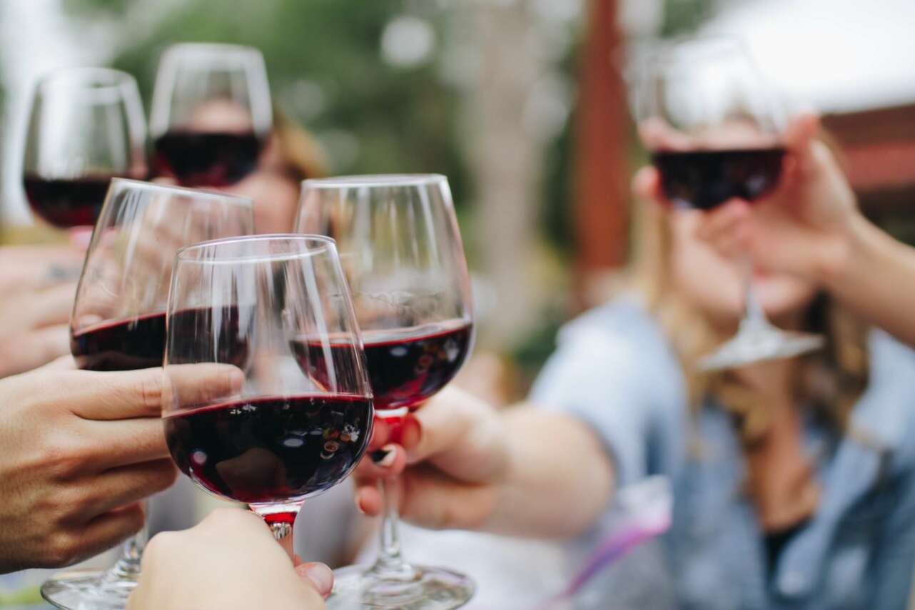 Se hace poco pero muy buen vino con malbec en España. Foto Kelsey Knight Unsplash