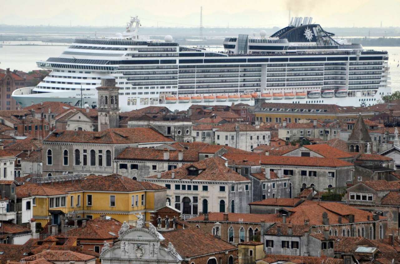 Un crucero llega a Venecia en 2014. Foto Andrea Merola-EFE