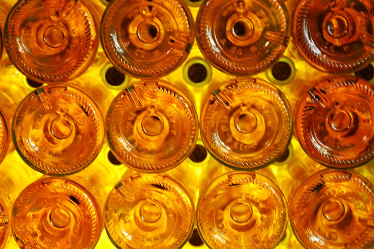 Botellas de vino brisado. Pxhere.