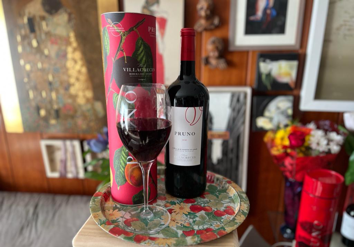 Botella y copa de vino Pruno (Ribera del Duero)