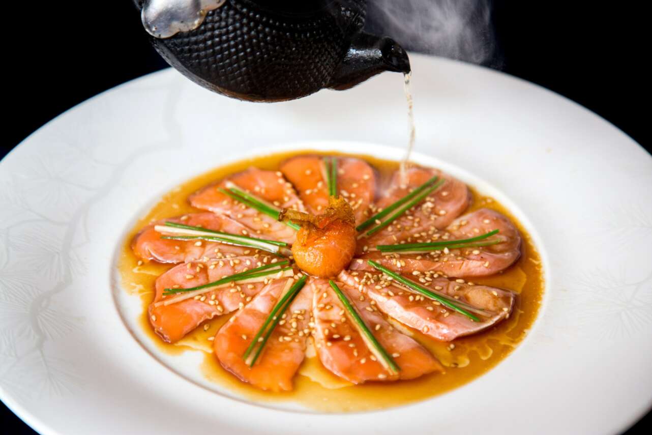 Plato de Salmon Sashimi New Style en Nobu San Sebastián