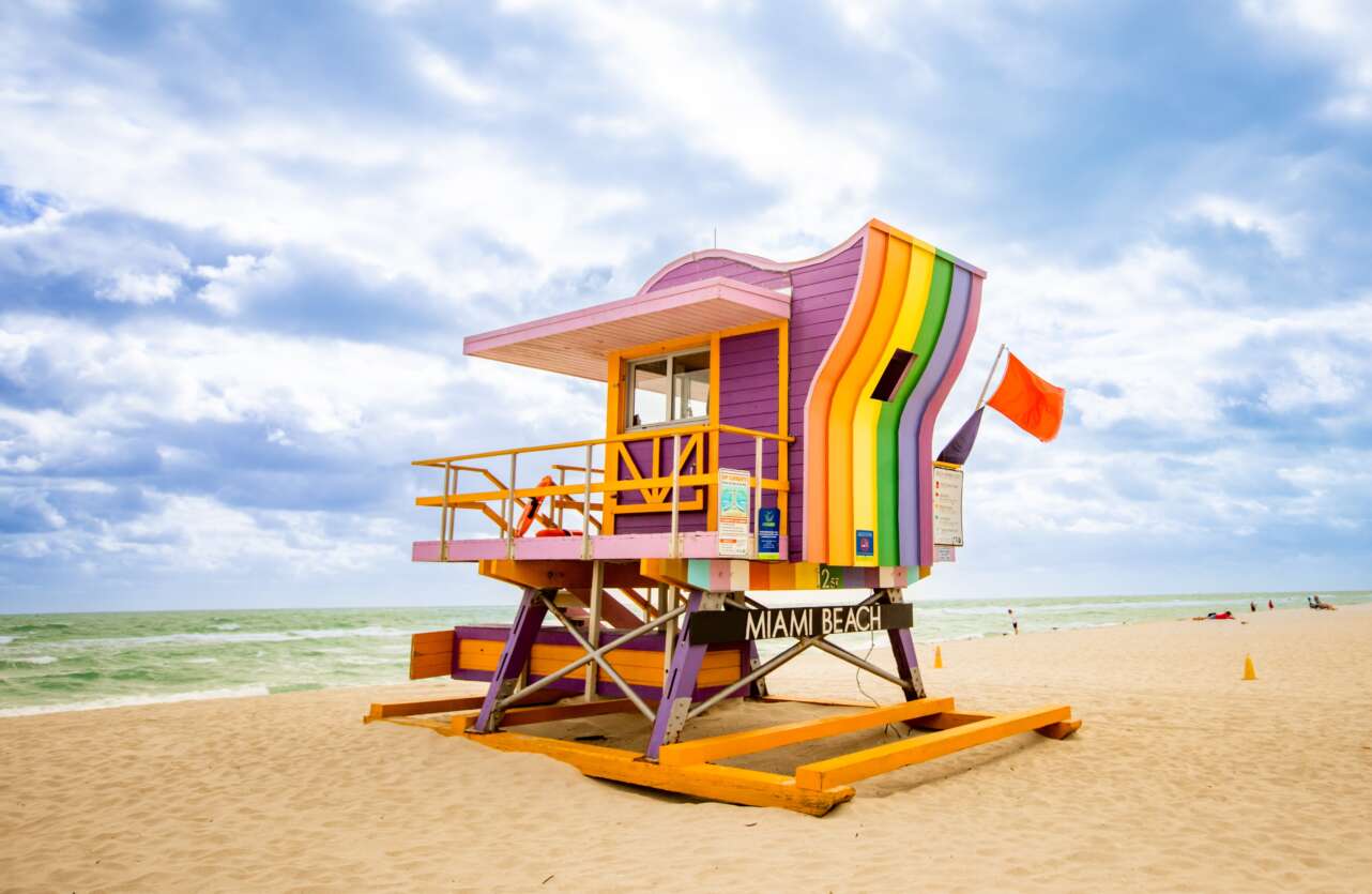 Caseta de salvavidas inspirada en el art dèco en Miami Beach